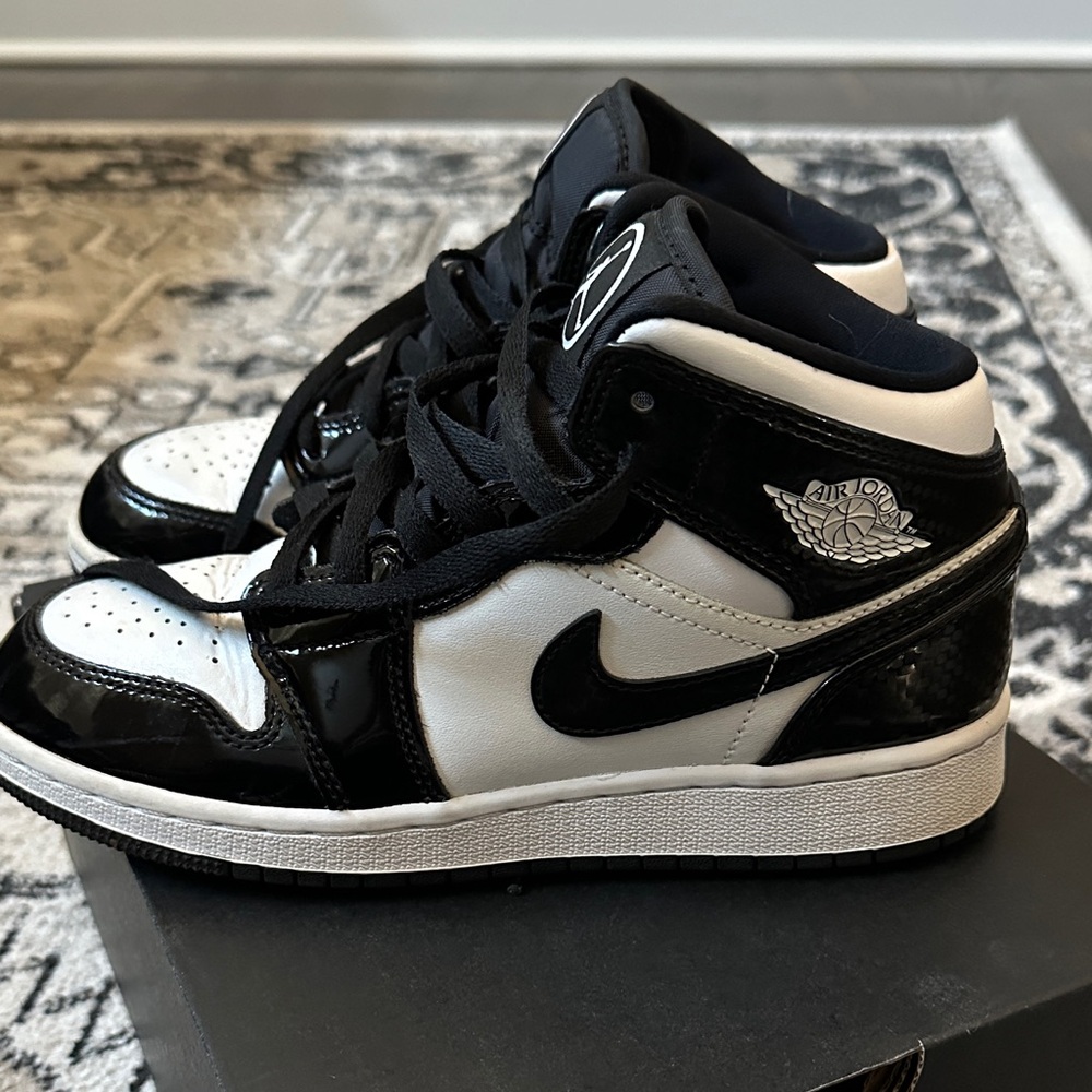 GUC Jordan 1 Mid SE Carbon Fiber Sneakers - Size 4Y - Picture 3 of 16